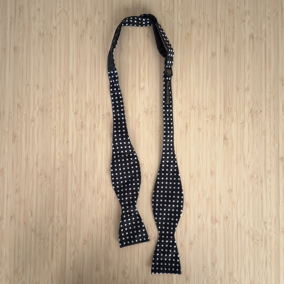 Handmade Silk Bow tie - Picture 2 of 3